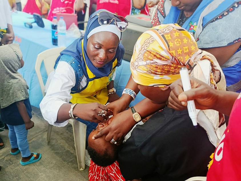 Polio vaccination by the Chairperson of Somolu LG